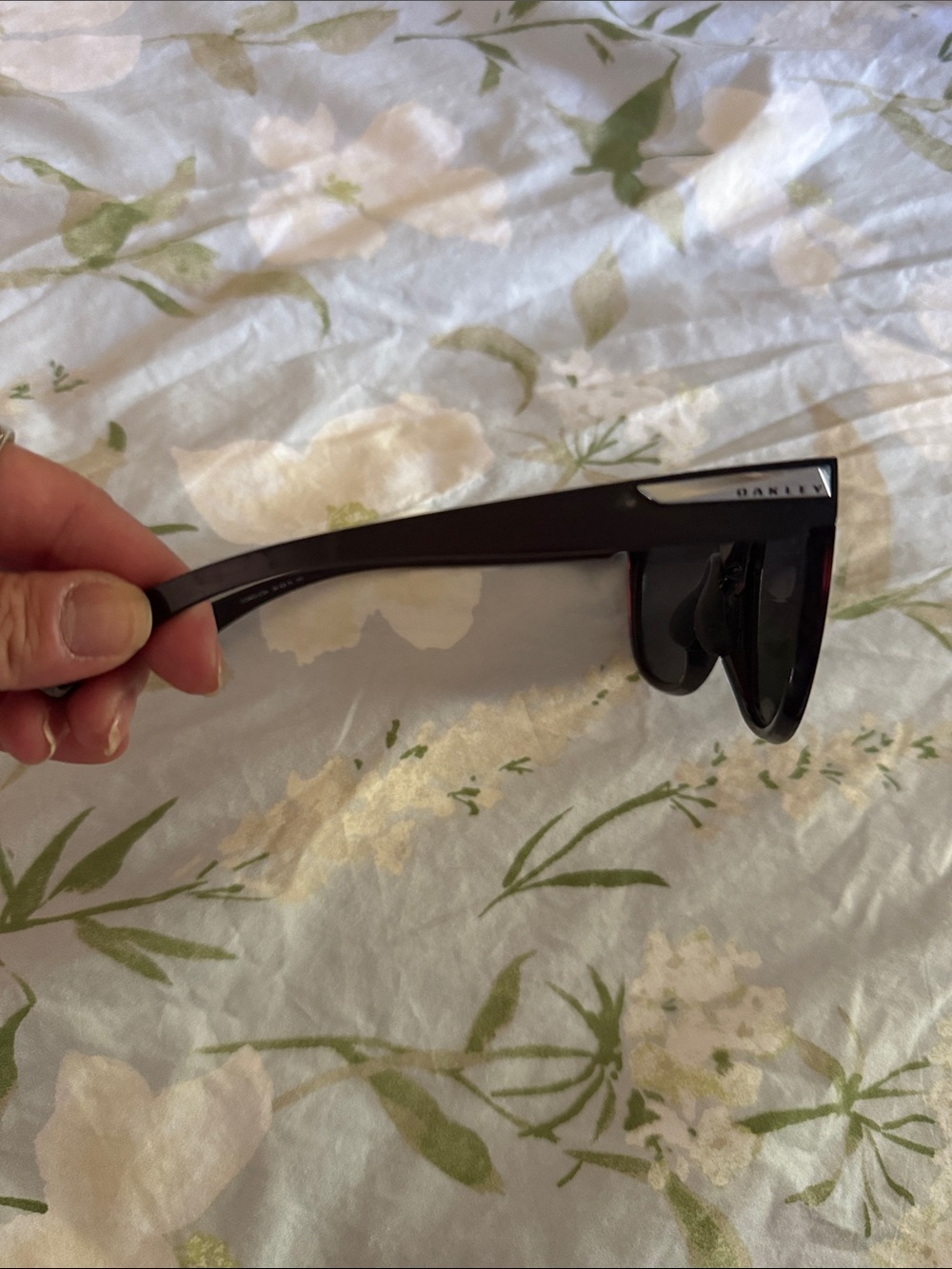 Oakley Black Frame Sunglasses with polarized Black Lenses and Silver Logo